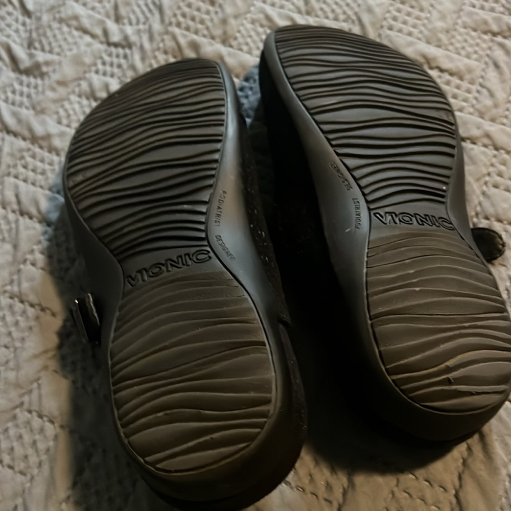 Vionic : Black Velvet Clogs - 7 - Picture 5 of 6